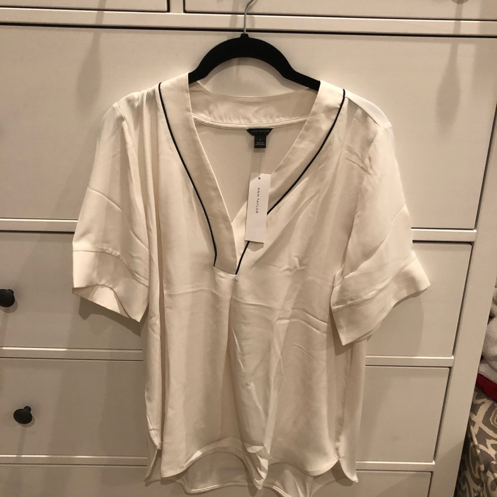 Ann Taylor Piped V-Neck Tee - NWT